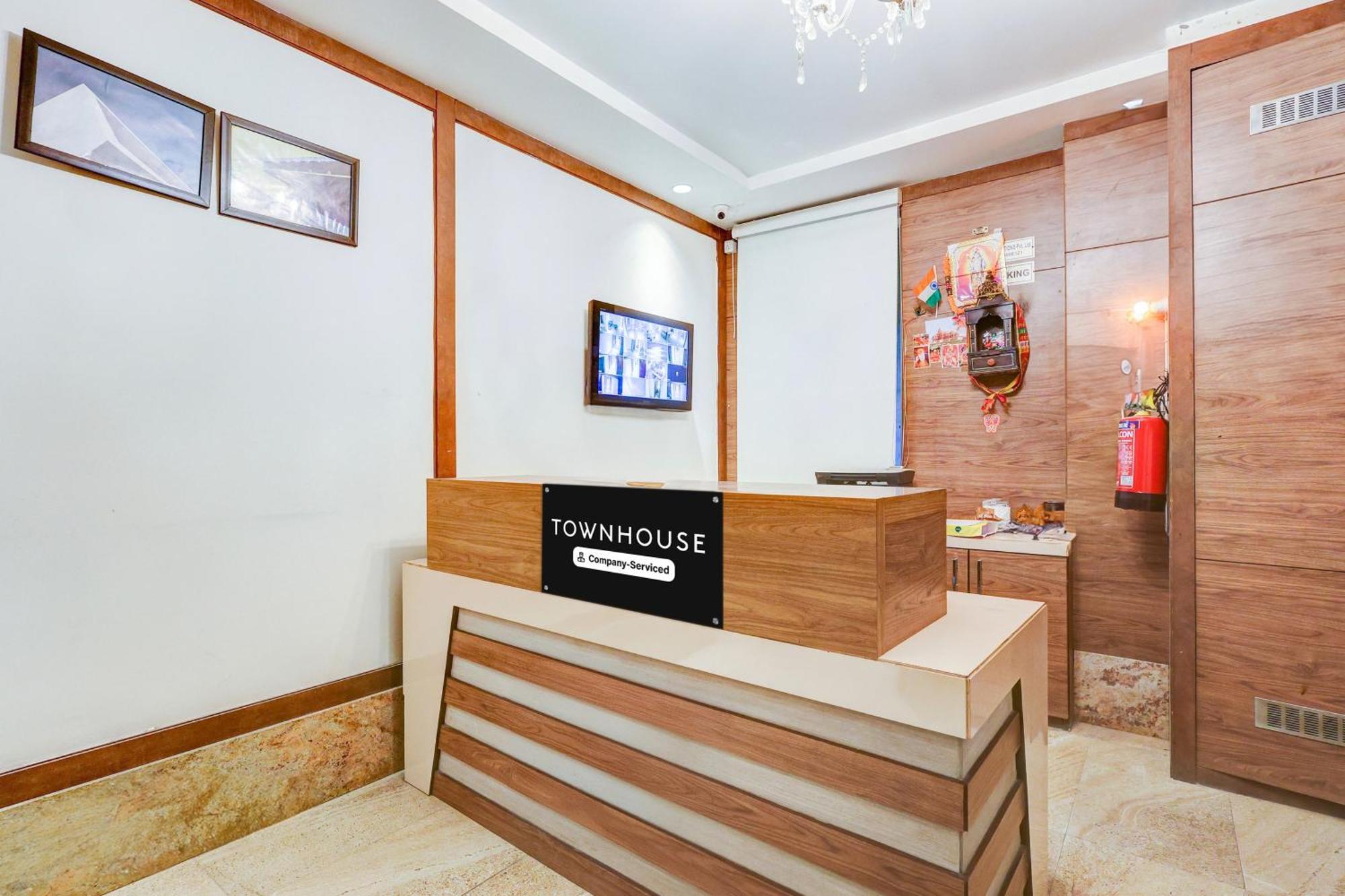 Super Townhouse Chhatarpur Near Metro Park New Delhi Exterior photo
