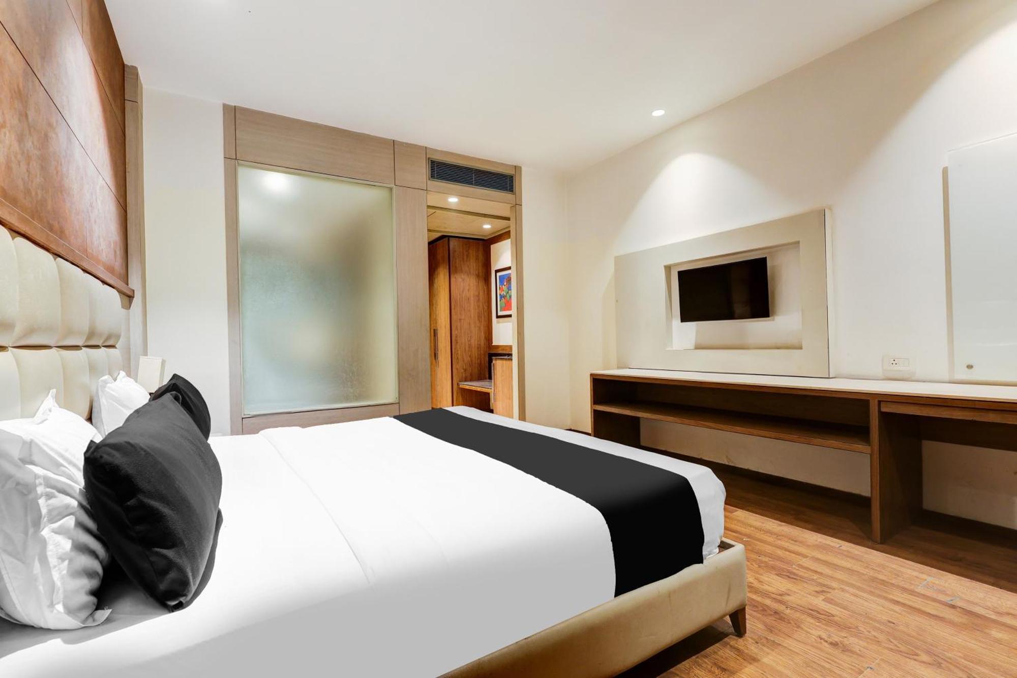 Super Townhouse Chhatarpur Near Metro Park New Delhi Exterior photo