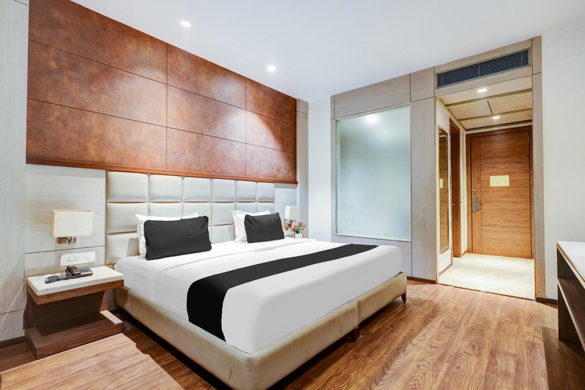 Super Townhouse Chhatarpur Near Metro Park New Delhi Exterior photo